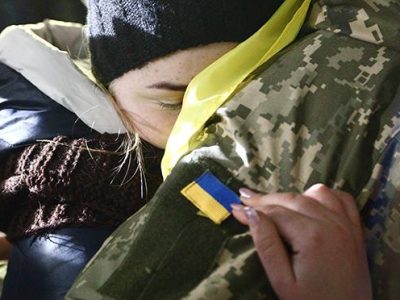 Мінреінтеграції виплатило грошову допомогу 32 звільненим з полону українцям  