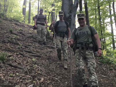 До чого майбутні офіцери-піхотинці готуються у горах?  