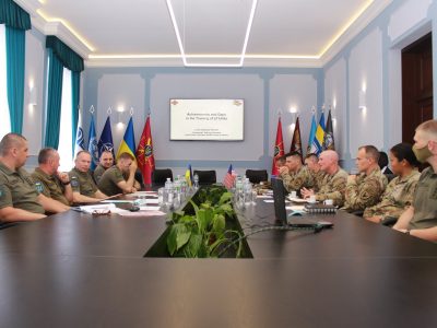 Генерал-полковник Олександр Сирський та бригадний генерал Джозеф Гілберт обговорили поточні завдання військово-тренувальної місії JMTG-U