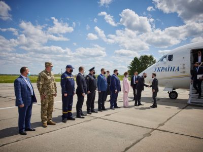 Президент України розпочав робочу поїздку на Хмельниччину  