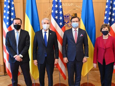 Глава МЗС України розпочав зустріч із делегацією американських сенаторів