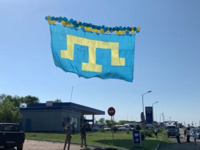 Кримськотатарський прапор запустили у небо над окупованим півостровом  