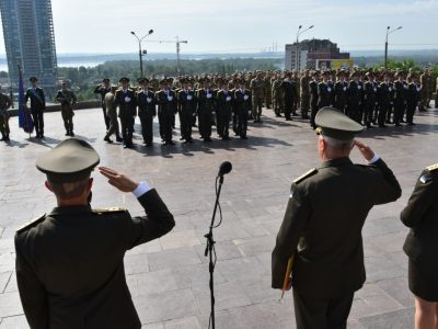 У Дніпрі відбувся урочистий випуск офіцерів для Держспецтрансслужби та служби військових сполучень  