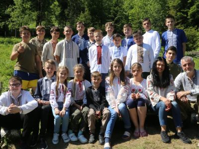 Юні українці запустили флешмоб до Дня Конституції України  