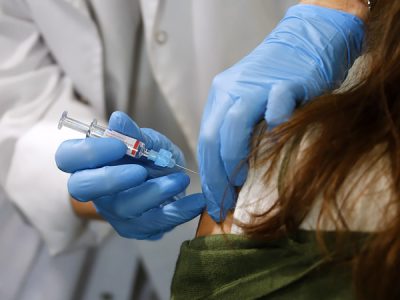 Коли можна вважатися повністю вакцинованим від COVID-19  