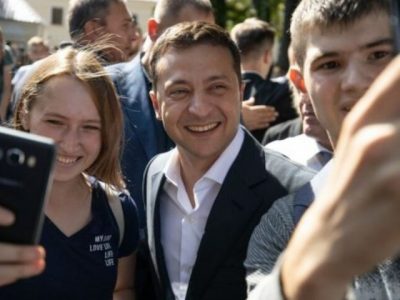 Президент привітав українців із Днем молоді  