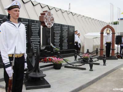 В Одесі відкрили стелу загиблим морякам