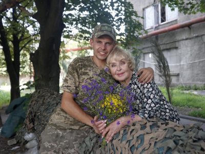 Бригаду Чорних Запорожців відвідала з творчим виступом Ада Роговцева  