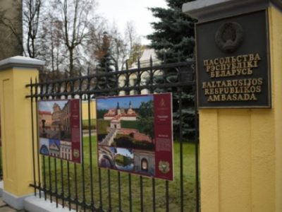 Литва звинуватила висланих білоруських дипломатів у шпигунстві