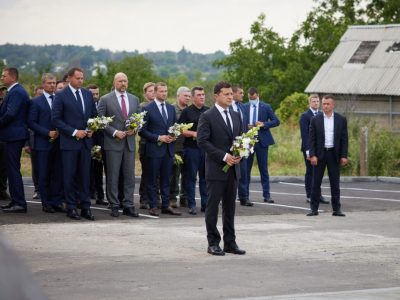 На Донеччині глава держави вшанував пам’ять загиблих військових, які боронили Авдіївку