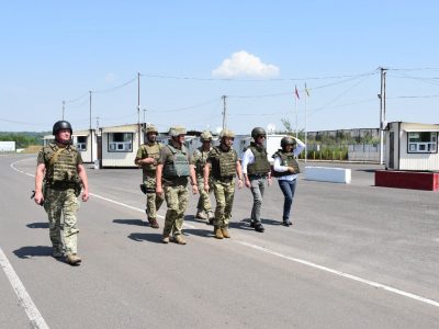 Представники делегації Королівства Данія ознайомилися з роботою КПВВ «Золоте»  