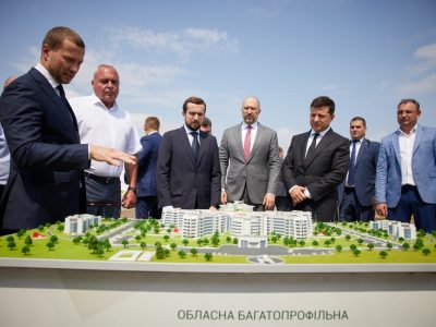 Президент оглянув спорудження Обласної багатопрофільної лікарні в Краматорську  