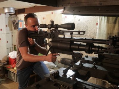 Як Герой України Василь Тарасюк випробовував унікальну снайперську гвинтівку  
