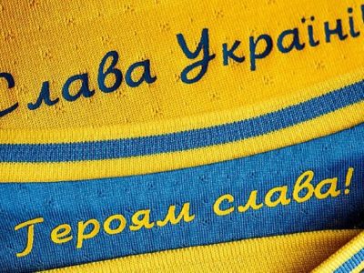 Клуби Прем’єр-ліги зобов’язали нанести на форму лого з гаслом «Слава Україні! Героям слава»