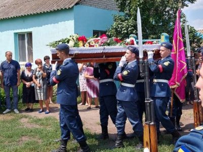 Із 24-річним сержантом Євгеном Курасовим, який загинув під Пісками, попрощалися на Сумщині