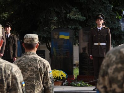 Військові зв’язківці вшанували пам’ять загиблих українських захисників  