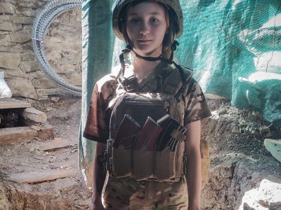 У свої двадцять Юлія рятує життя на війні  