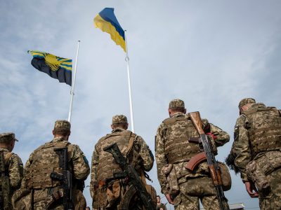 Воїни бригади Холодний Яр на КПВВ «Новотроїцьке» підняли Державний Прапор