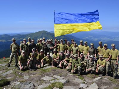 Військовослужбовці строкової служби підкорили найвищу гору України  
