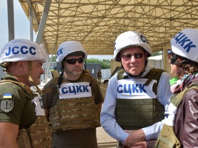 Радник при Європейському інституті миру Роберт Серрі та заступник Міністра оборони України Олександр Поліщук відвідали район проведення операції Об’єднаних сил  