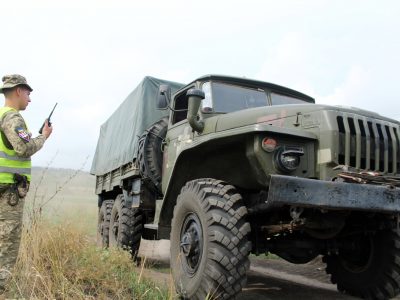 У районі ООС військовослужбовці-водії окремої десантно-штурмової бригади виконали практичні вправи з водіння  