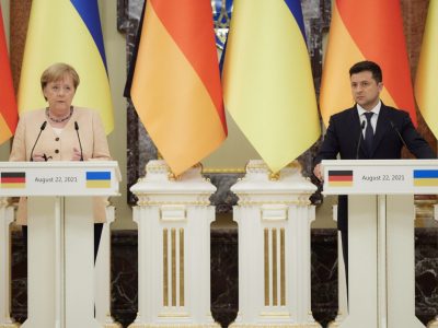 Україна, Німеччина та Франція повинні мати консолідовану позицію щодо плану мирного врегулювання на Донбасі – Президент