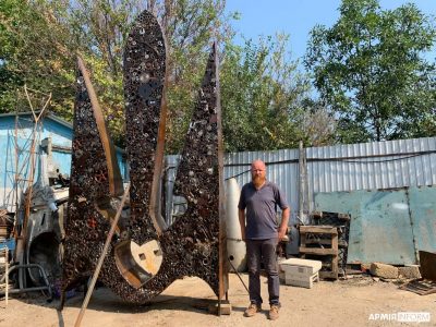 Чотириметровий металевий Герб зробив одесит до ювілею Незалежності  