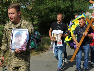 На Кіровоградщині в останню путь провели загиблого солдата Олексія Куленка  