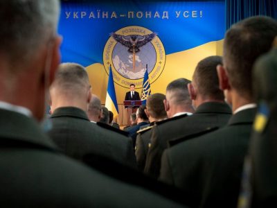 Глава держави привітав воєнних розвідників з професійним святом
