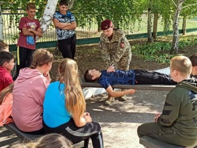 Десантники зі складу Об’єднаних сил на Луганщині провели школярам практичне заняття з надання медичної допомоги  