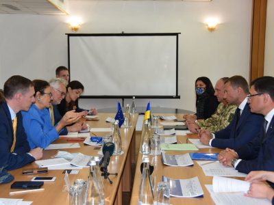 Командувач об’єднаних сил ознайомив представників ЄС з безпековою ситуацією на сході України  