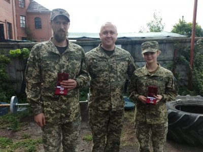 Двох військових нагородили відзнаками РНБО за порятунок життя побратима  