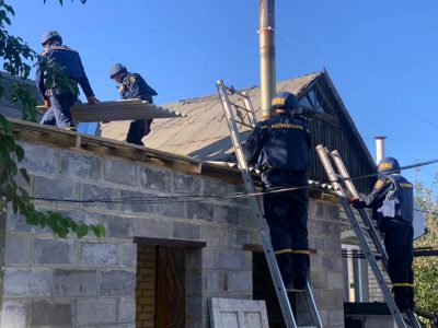 У прифронтових населених пунктах Донеччини тривають роботи з відновлення пошкодженої обстрілами інфраструктури