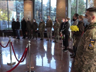 Дзвін Пам’яті пролунав сім разів… В Міноборони вшанували загиблих Українських захисників  