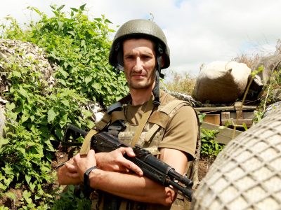 Дізнавшись, що старший брат дістав поранення, Анатолій одразу побіг до військкомату