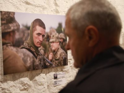 «13 ракурсів війни» – фотовиставка, присвячена захисникам і захисницям України  