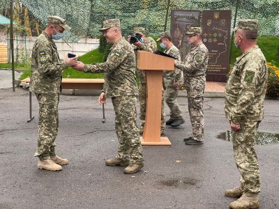 Військовослужбовців, які беруть участь у бойових діях на Сході України, нагородили відзнаками РНБО  