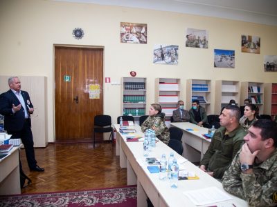 На базі НУОУ представники Міжнародного Комітету Червоного Хреста провели семінар з військовими юристами ЗС України