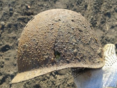 На Житомирщині пошуковці знайшли останки воїна 44-го мотострілецького полку…  