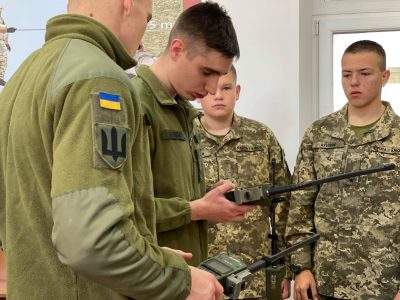 Як курсанти-зв’язківці для ліцеїстів проводили заняття з предмета «Захист України»  