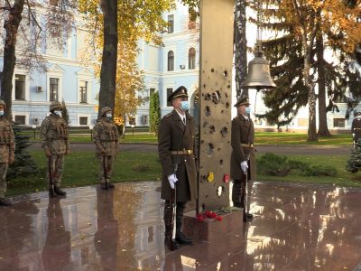 Дзвін Пам’яті мовчав… В Міноборони вшанували загиблих Українських захисників  