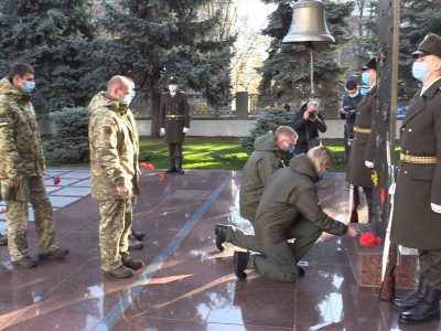 Дзвін Пам’яті пролунав десять разів… В Міноборони вшанували загиблих Українських захисників  
