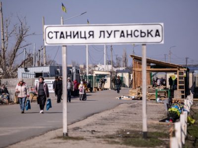 У Станиці Луганській окупаційна адміністрація блокує роботу КПВВ