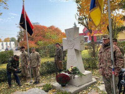 У Києві відкрили пам’ятний хрест захисникам України