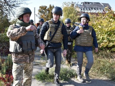 Головний редактор Нолан Пітерсон під час візиту в ООС вивчав сучасні методи гібридної війни Російської Федерації  