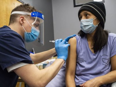 Дедлайн 8 грудня: цивільні працівники Пентагона мають повністю вакцинуватися проти COVID-19  