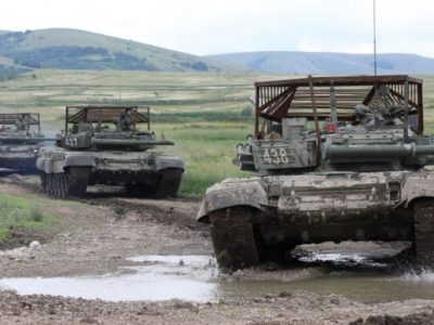 Протиджавелінні козирки, або Навіщо на російські танки наварюють решітки