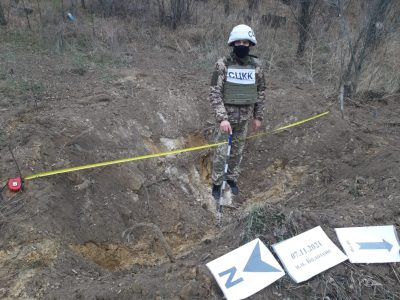 У селищі Болотене внаслідок обстрілу пошкоджено житловий будинок та лінію електропередач