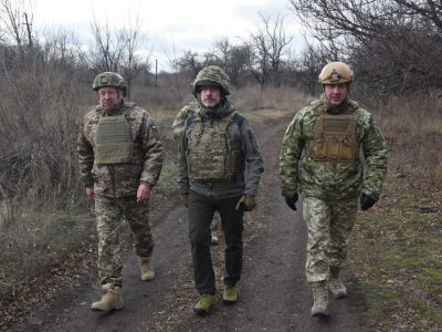 Міністр оборони та Головнокомандувач ЗСУ в «Золотому» відвідали позиції «королівських піхотинців»  