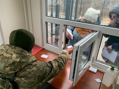 За цей тиждень на КПВВ «Станиця Луганська» пасажиропотік збільшився у три рази  